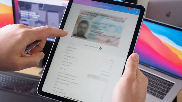 Náhled videa: načtení dat z dokladu na tabletu